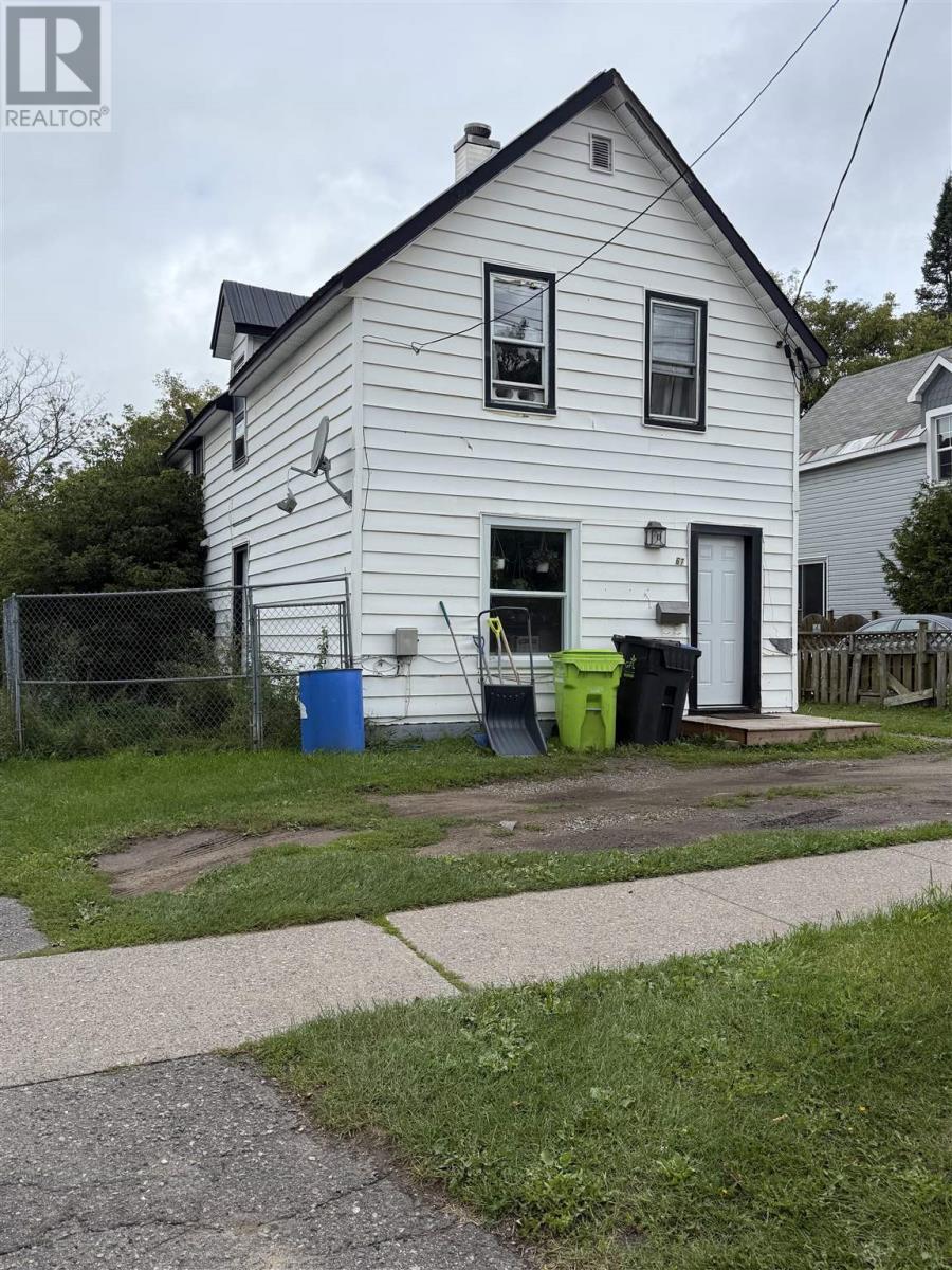 67 Walnut St, Sault Ste. Marie, Ontario  P6B 2E4 - Photo 1 - SM252533