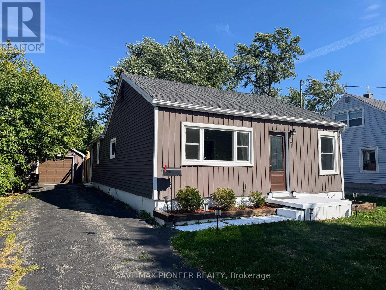 21 Mary Street, Fort Erie, Ontario  L2A 4A2 - Photo 3 - X12387035