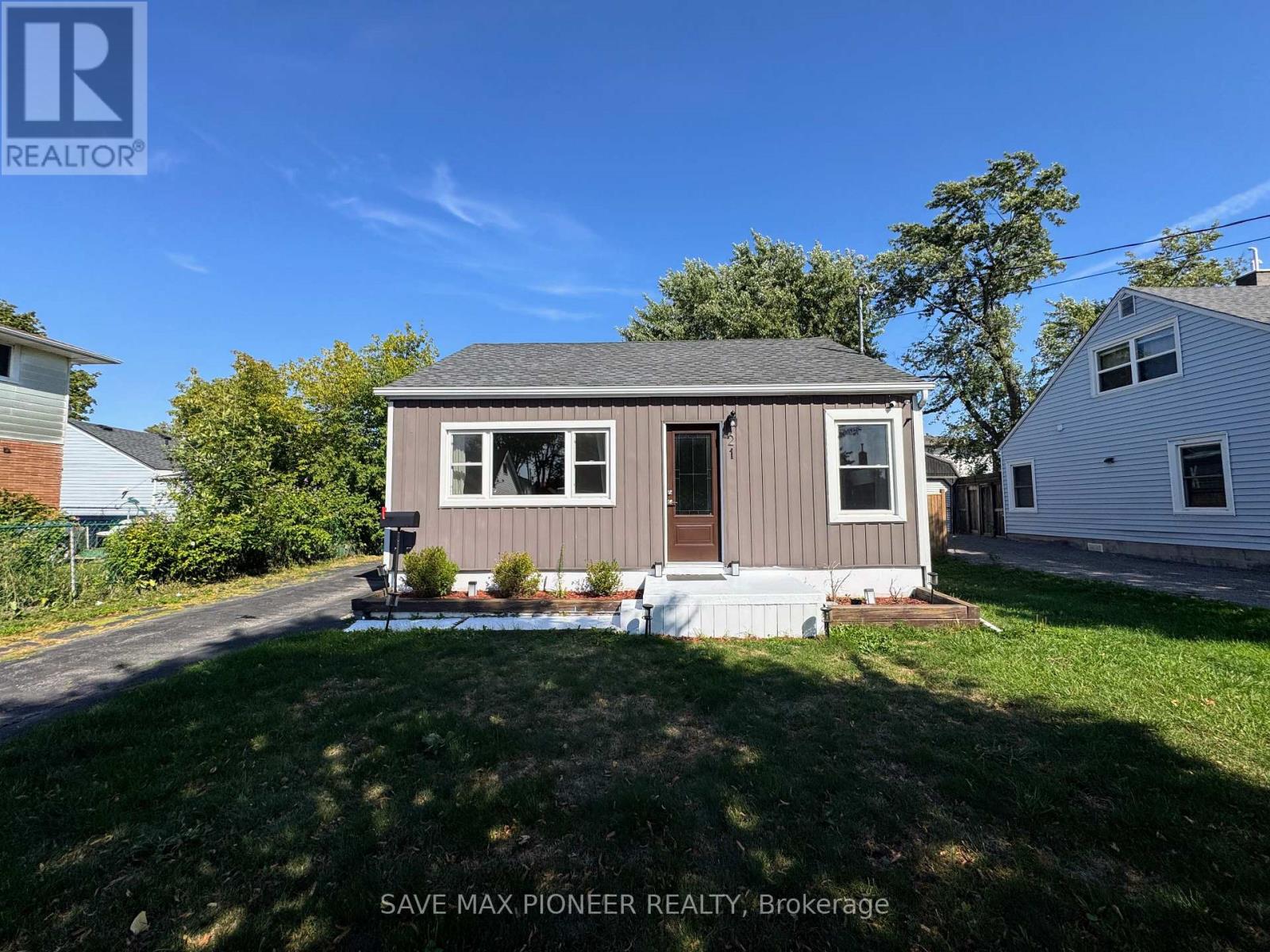 21 Mary Street, Fort Erie, Ontario  L2A 4A2 - Photo 2 - X12387035