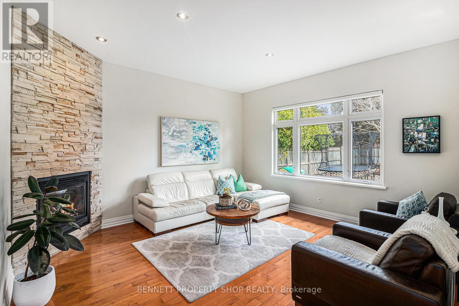 1934 Lenester Avenue, Ottawa, Ontario  K2A 1J9 - Photo 6 - X12389763