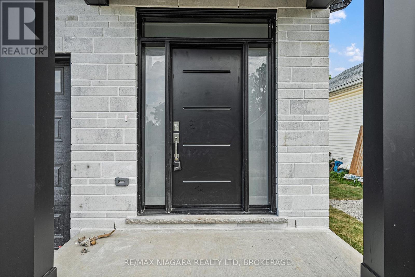 126 Chetwood Street, St. Catharines, Ontario  L2S 2A9 - Photo 2 - X12389812