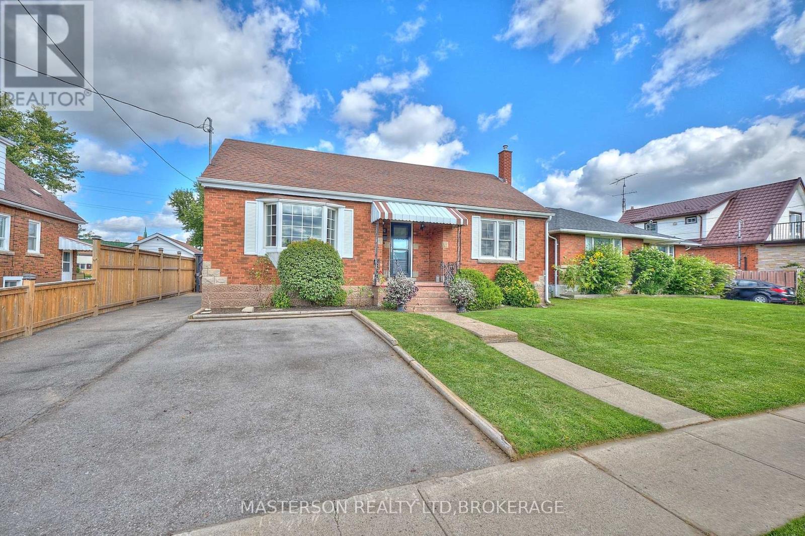 6805 Dunn Street, Niagara Falls (Dorchester), Ontario  L2G 2R3 - Photo 2 - X12389857