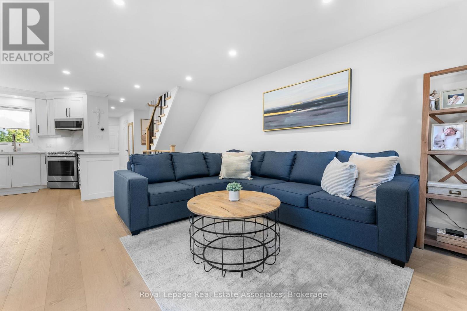 18 Emslie Street, Halton Hills, Ontario  L7G 5V8 - Photo 12 - W12389668