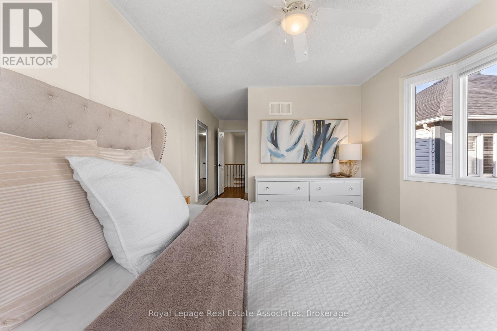 18 Emslie Street, Halton Hills, Ontario  L7G 5V8 - Photo 19 - W12389668
