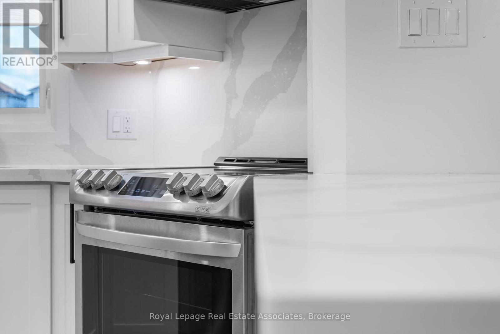 Property at 18 EMSLIE STREET image 5