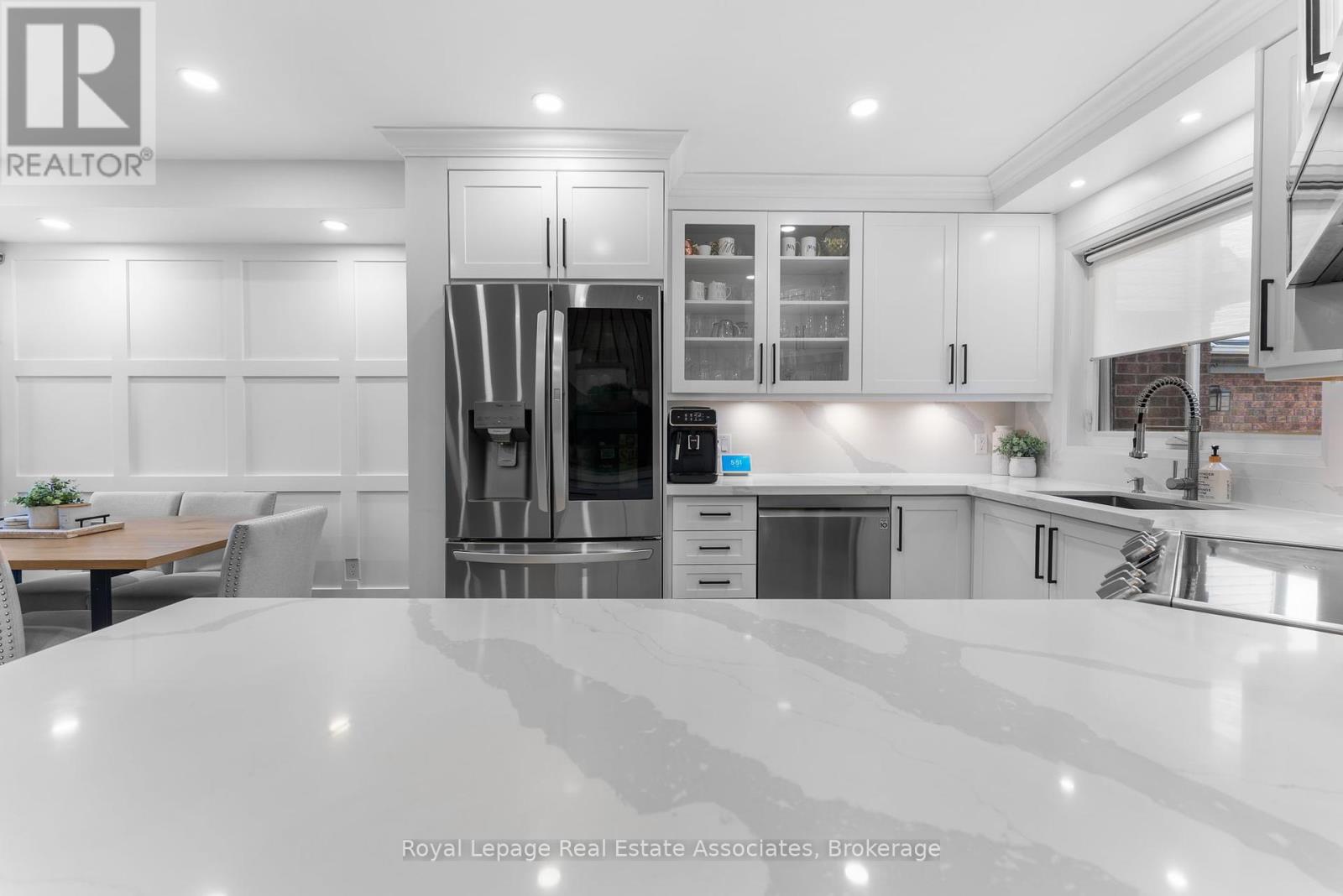 18 Emslie Street, Halton Hills, Ontario  L7G 5V8 - Photo 6 - W12389668