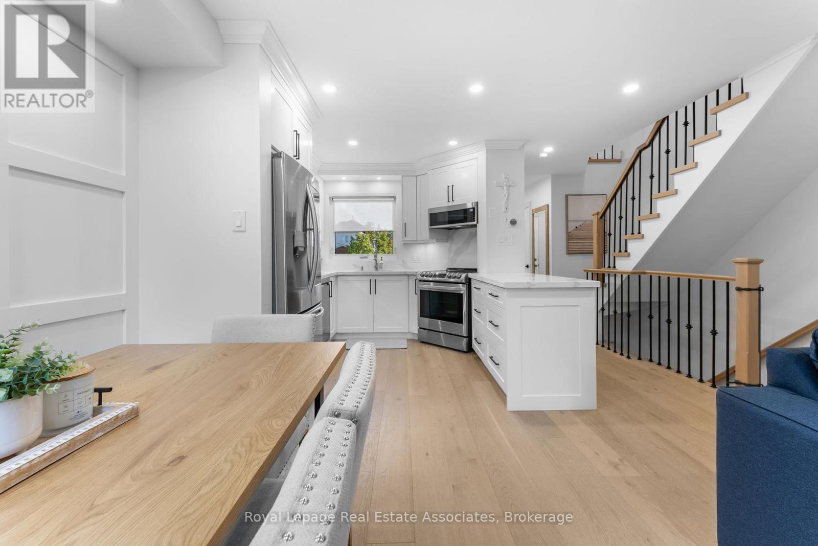 18 Emslie Street, Halton Hills, Ontario  L7G 5V8 - Photo 9 - W12389668