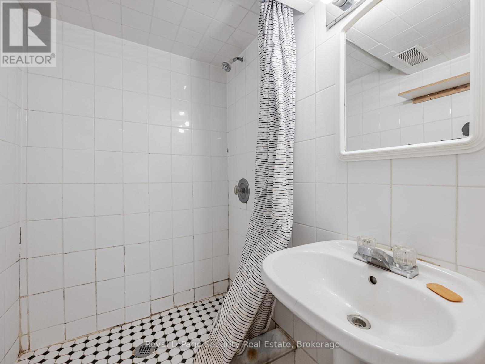 147 Hope Street, Toronto (Corso Italia-Davenport), Ontario  M6E 1K4 - Photo 16 - W12389673
