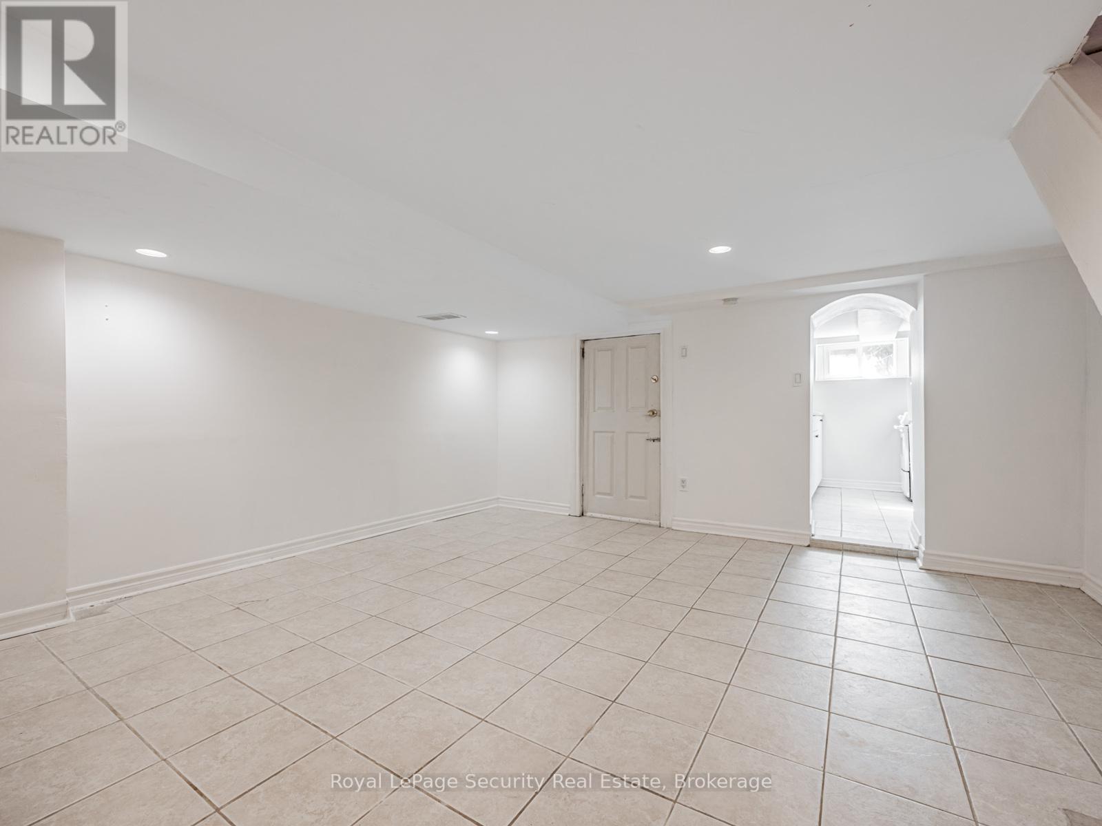147 Hope Street, Toronto (Corso Italia-Davenport), Ontario  M6E 1K4 - Photo 17 - W12389673