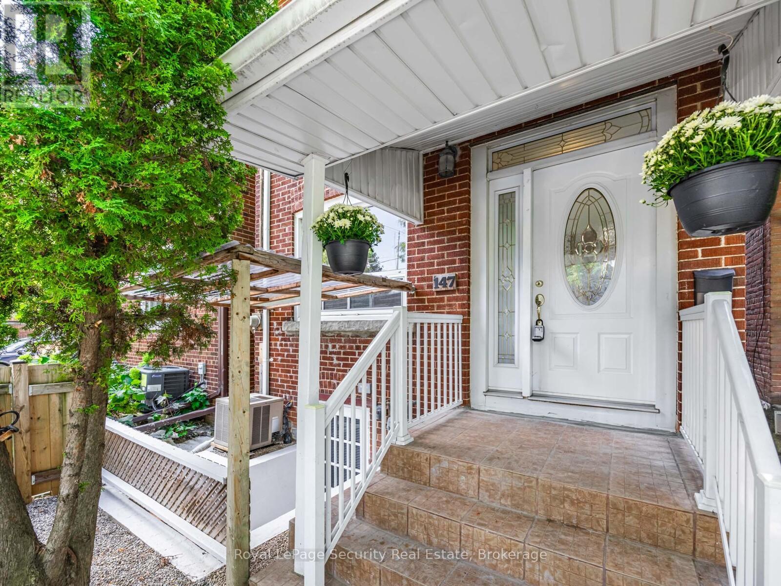 147 Hope Street, Toronto (Corso Italia-Davenport), Ontario  M6E 1K4 - Photo 2 - W12389673