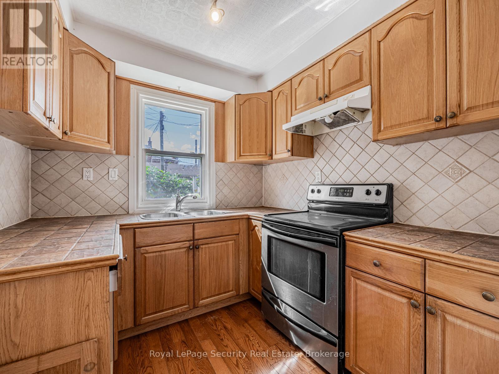 147 Hope Street, Toronto (Corso Italia-Davenport), Ontario  M6E 1K4 - Photo 3 - W12389673