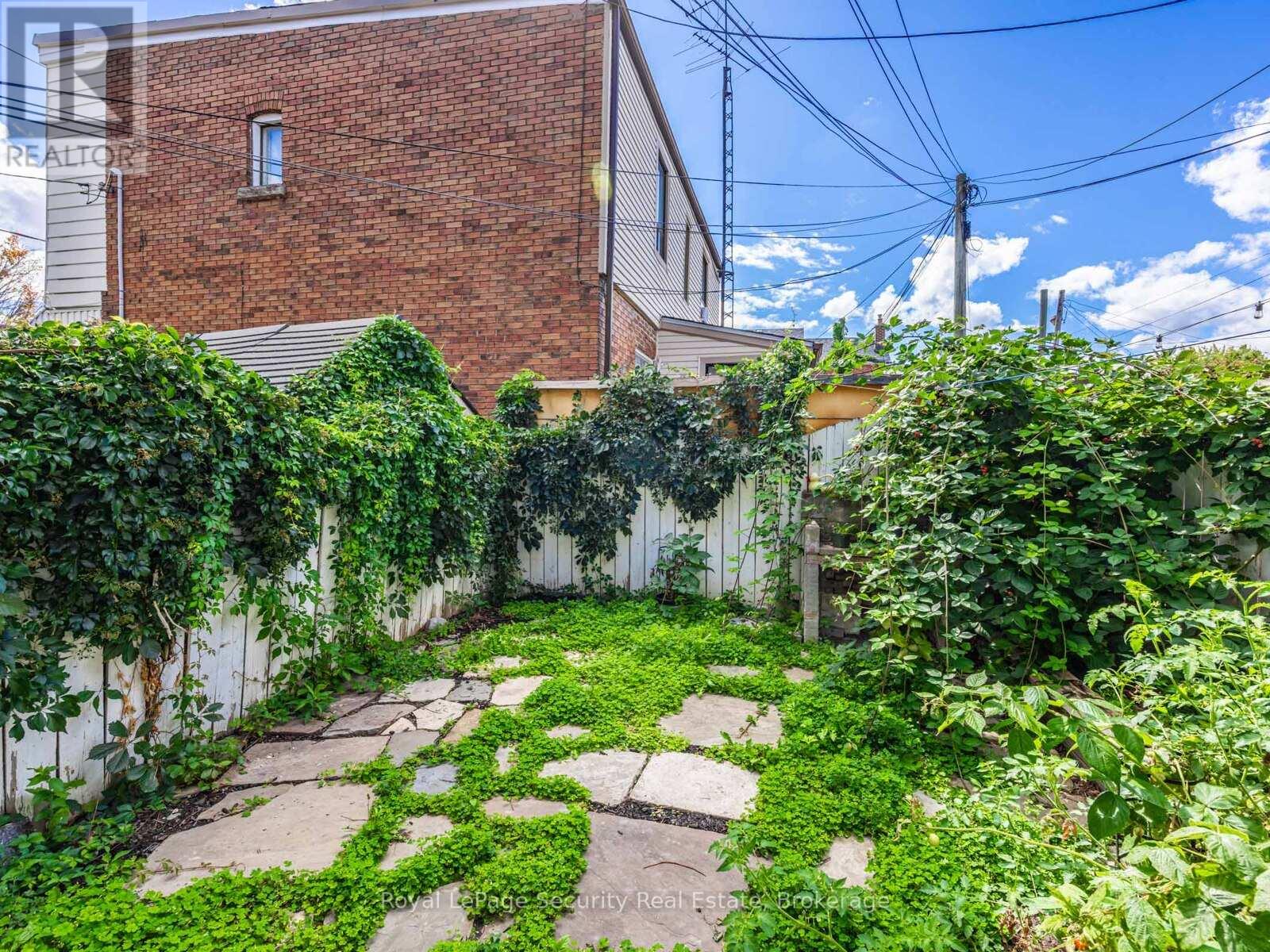 147 Hope Street, Toronto (Corso Italia-Davenport), Ontario  M6E 1K4 - Photo 33 - W12389673
