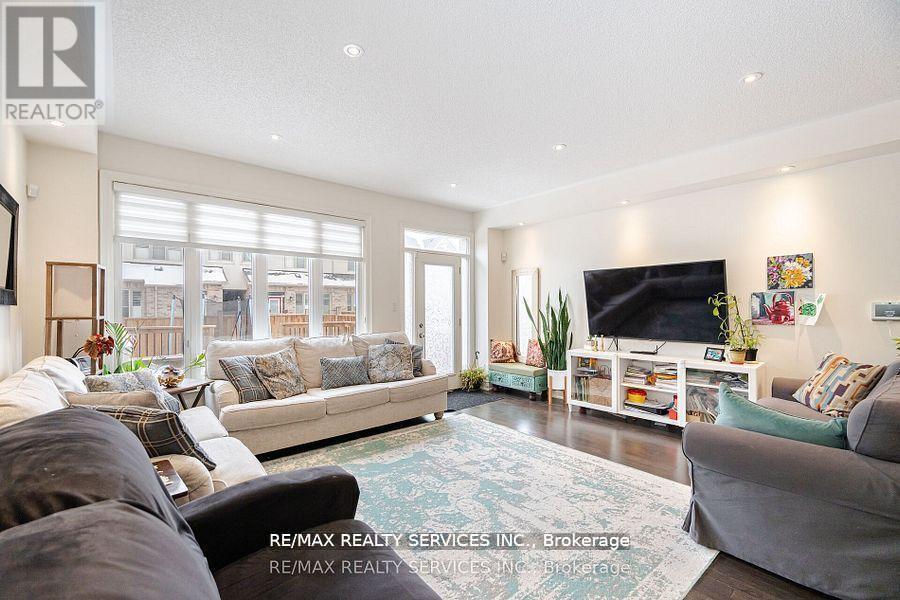 7 Lady Evelyn Crescent, Brampton (Bram West), Ontario  L6Y 6C7 - Photo 10 - W12389697
