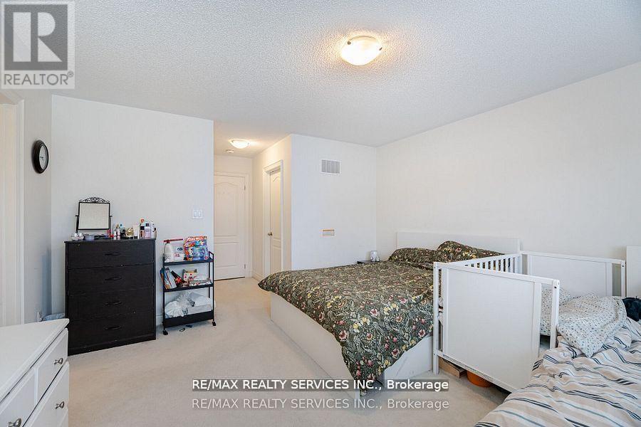 7 Lady Evelyn Crescent, Brampton (Bram West), Ontario  L6Y 6C7 - Photo 16 - W12389697
