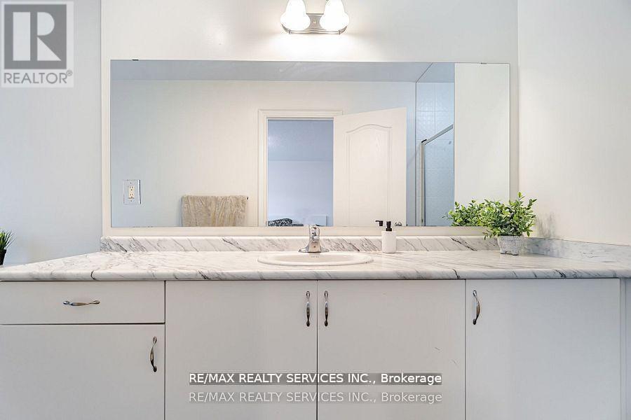 7 Lady Evelyn Crescent, Brampton (Bram West), Ontario  L6Y 6C7 - Photo 19 - W12389697