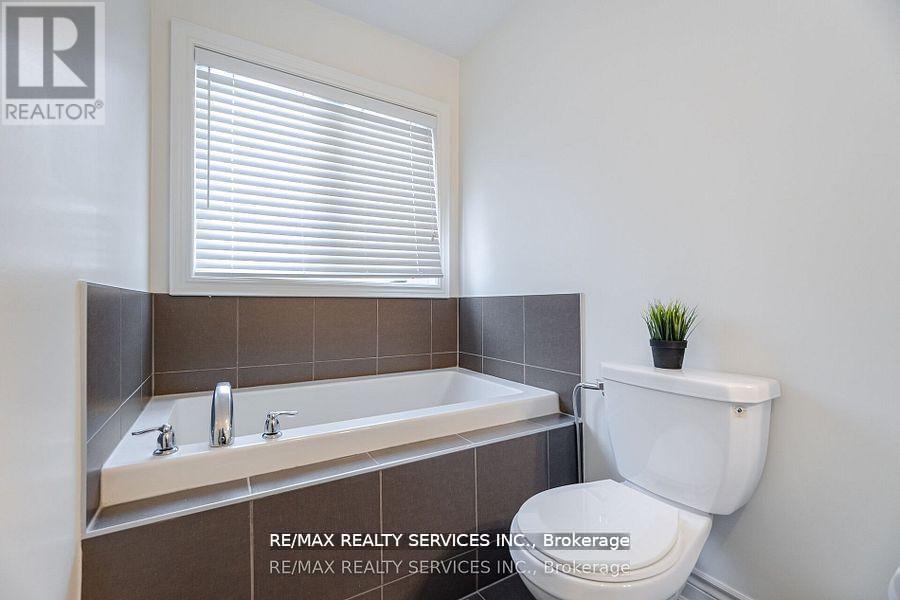 7 Lady Evelyn Crescent, Brampton (Bram West), Ontario  L6Y 6C7 - Photo 20 - W12389697