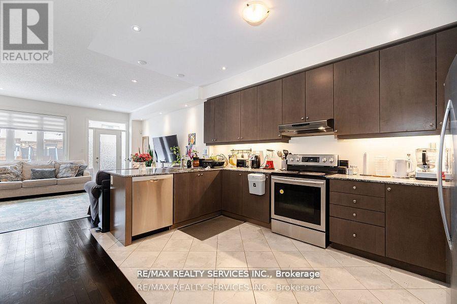 7 Lady Evelyn Crescent, Brampton (Bram West), Ontario  L6Y 6C7 - Photo 6 - W12389697