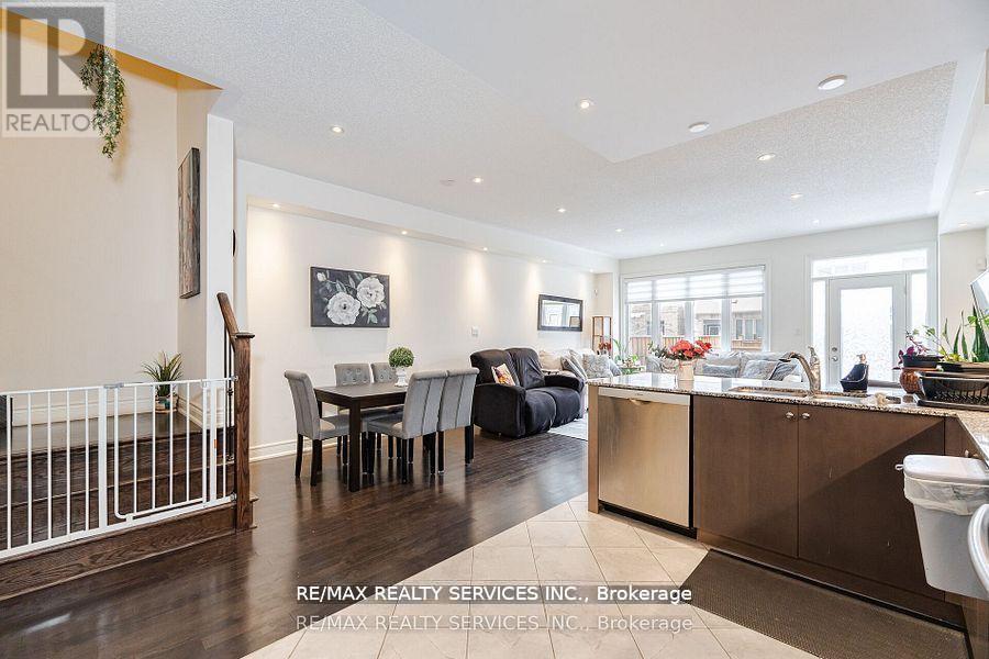 7 Lady Evelyn Crescent, Brampton (Bram West), Ontario  L6Y 6C7 - Photo 7 - W12389697