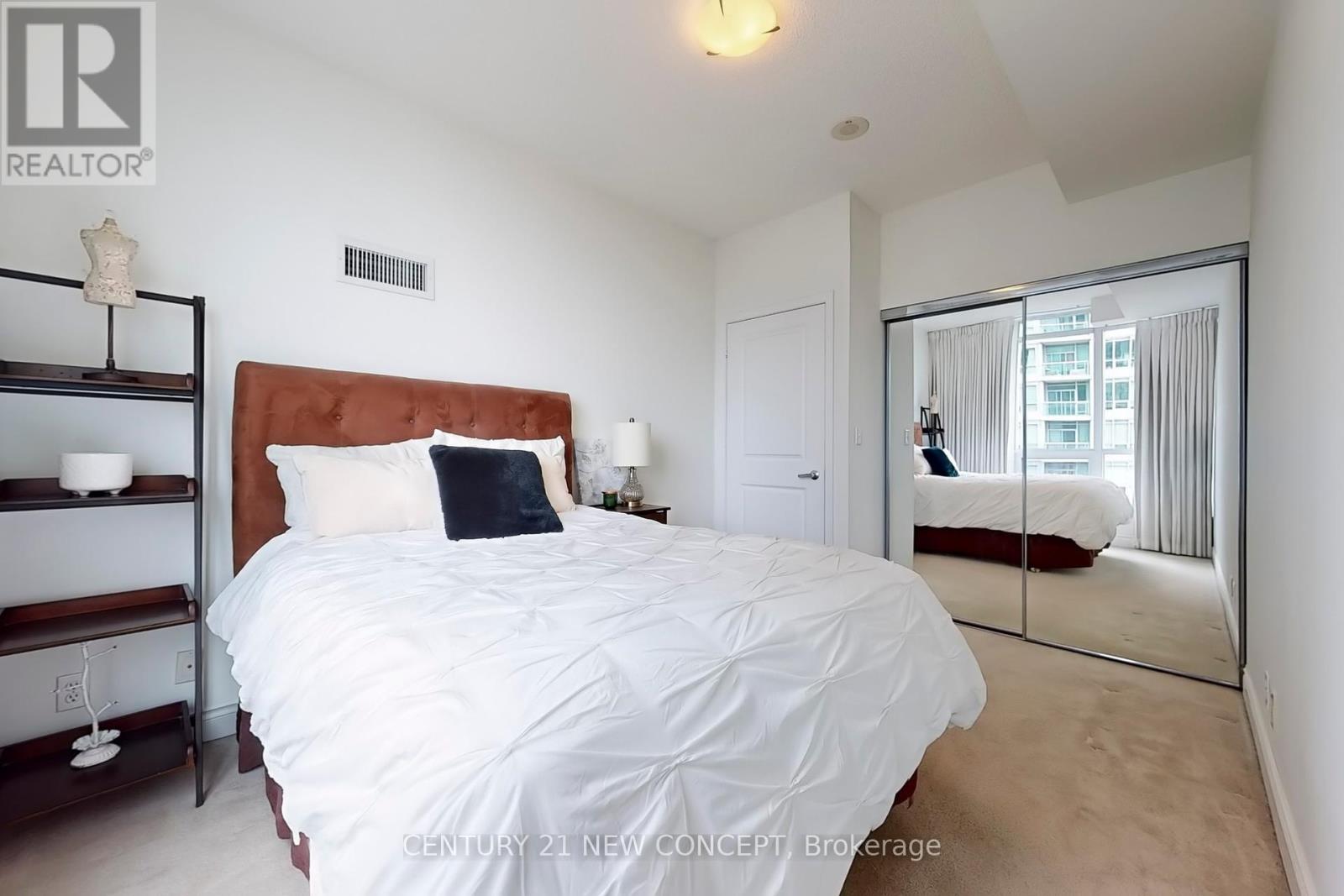 704 - 1900 Lake Shore Boulevard W, Toronto, Ontario  M6S 1A4 - Photo 27 - W12389704