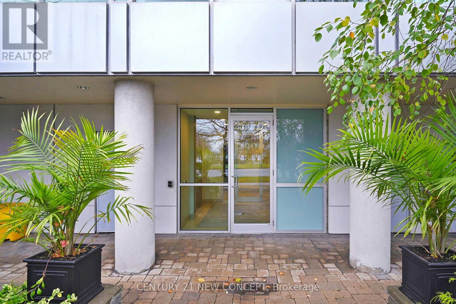 704 - 1900 Lake Shore Boulevard W, Toronto, Ontario  M6S 1A4 - Photo 5 - W12389704