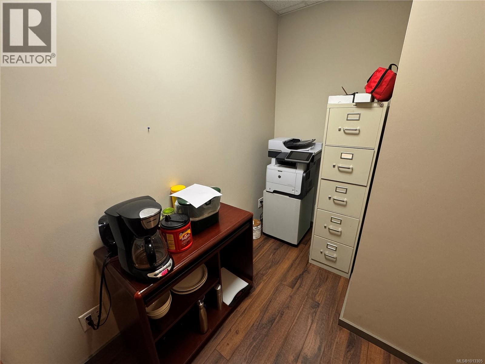 214 1175 Cook St, Victoria, British Columbia  V8V 4A1 - Photo 3 - 1013305