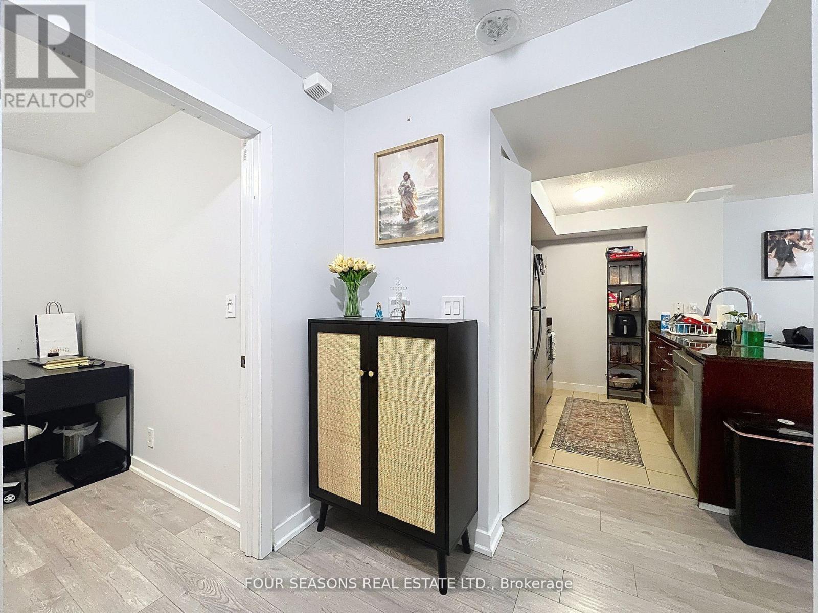 310 - 381 Front Street W, Toronto, Ontario  M5V 3R8 - Photo 14 - C12389728