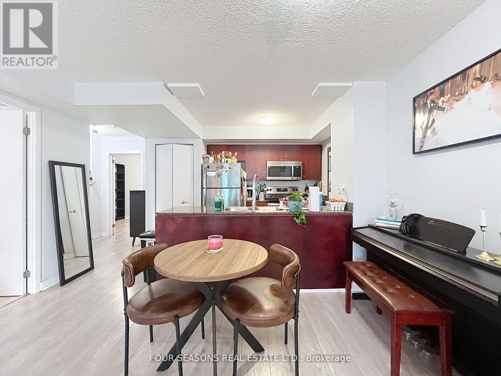310 - 381 Front Street W, Toronto, Ontario  M5V 3R8 - Photo 15 - C12389728