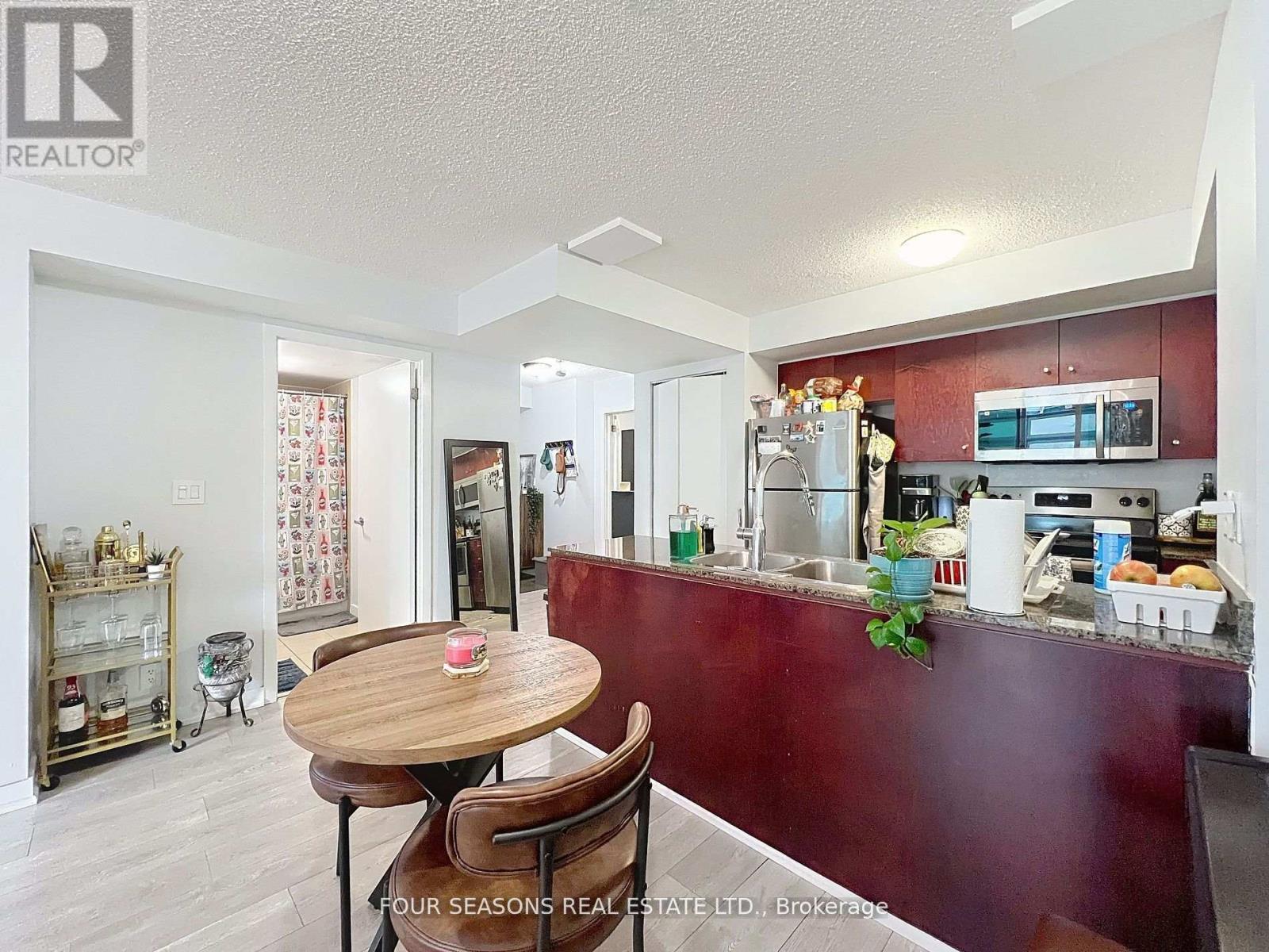 310 - 381 Front Street W, Toronto, Ontario  M5V 3R8 - Photo 16 - C12389728