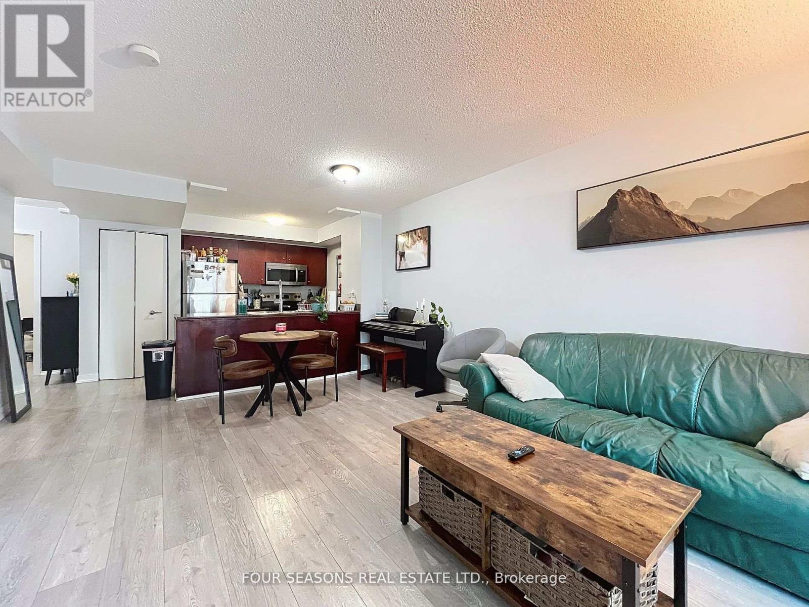 310 - 381 Front Street W, Toronto, Ontario  M5V 3R8 - Photo 6 - C12389728