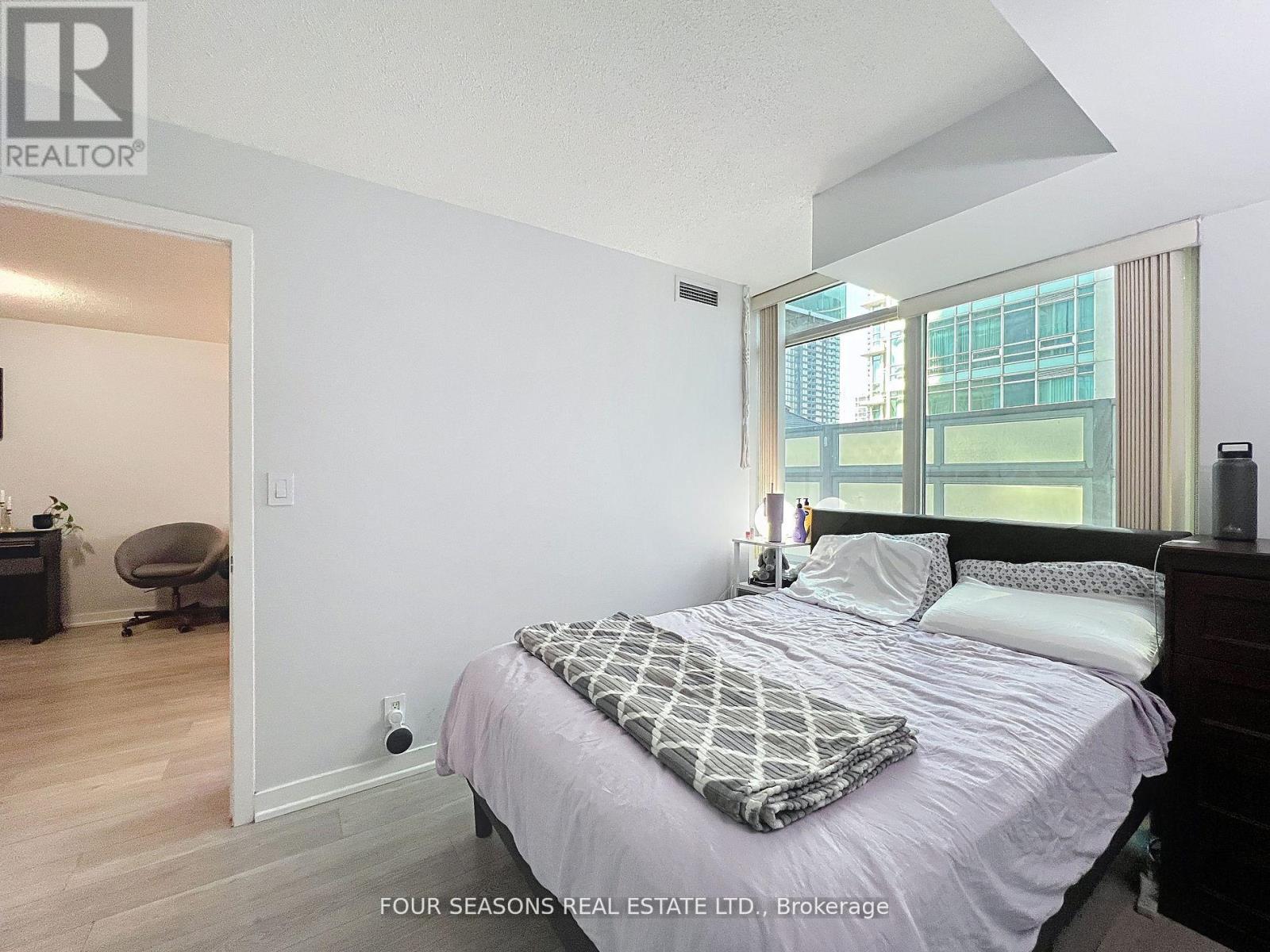 310 - 381 Front Street W, Toronto, Ontario  M5V 3R8 - Photo 9 - C12389728