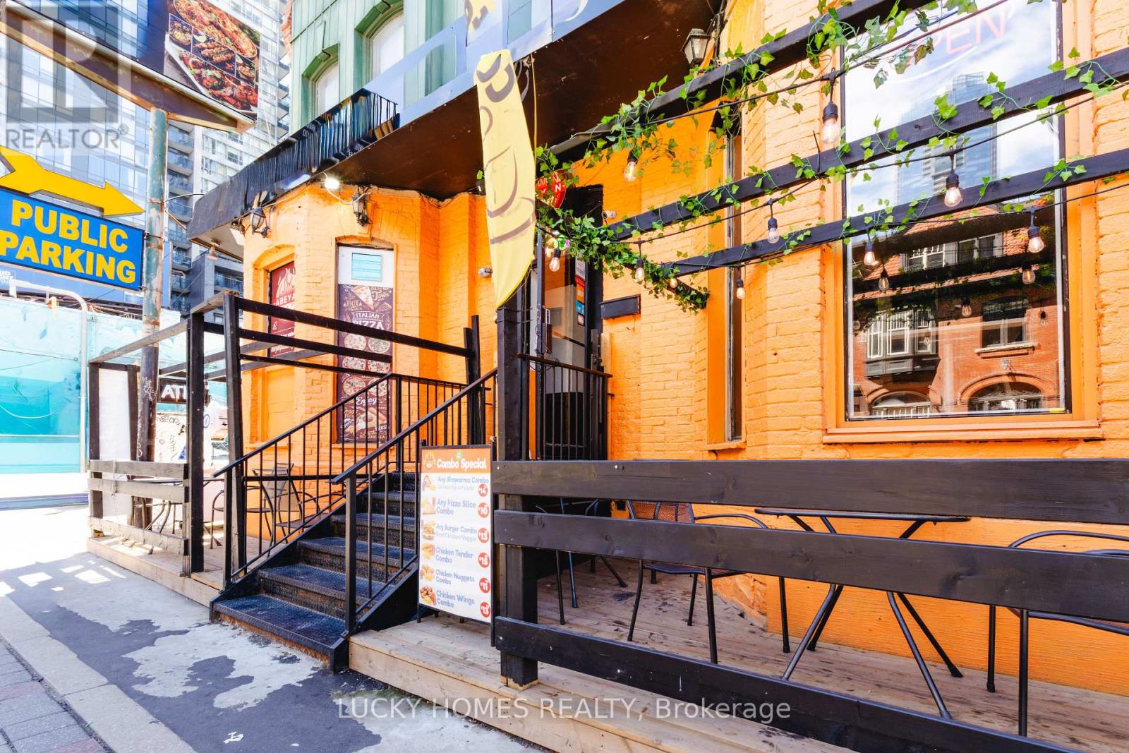 118 John Street, Toronto (Waterfront Communities), Ontario  M5V 2E3 - Photo 1 - C12389735