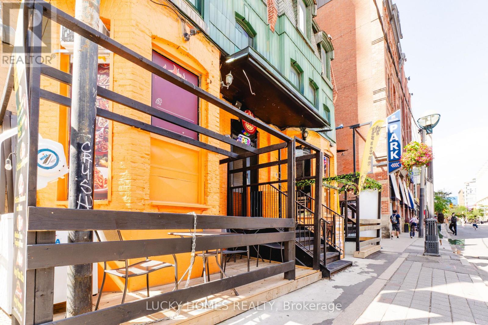 118 John Street, Toronto (Waterfront Communities), Ontario  M5V 2E3 - Photo 3 - C12389735