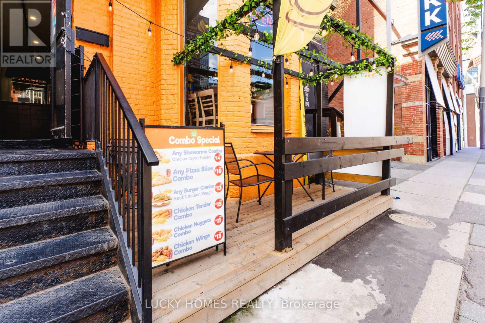 118 John Street, Toronto (Waterfront Communities), Ontario  M5V 2E3 - Photo 8 - C12389735