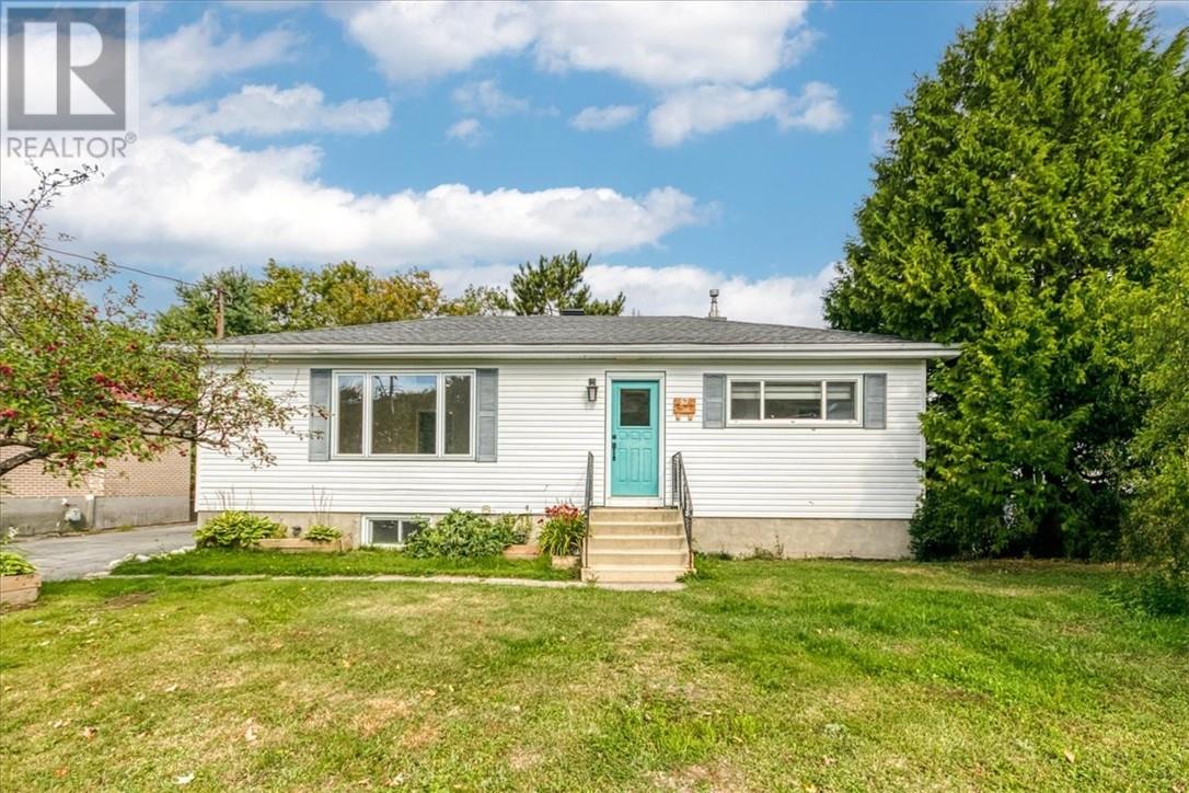 57 Pine Street, Onaping, Ontario  P0M 2R0 - Photo 1 - 2124566