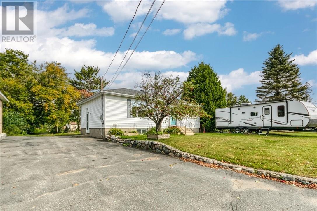57 Pine Street, Onaping, Ontario  P0M 2R0 - Photo 3 - 2124566