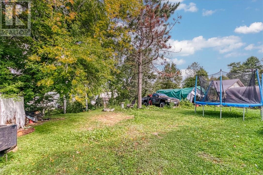 57 Pine Street, Onaping, Ontario  P0M 2R0 - Photo 4 - 2124566