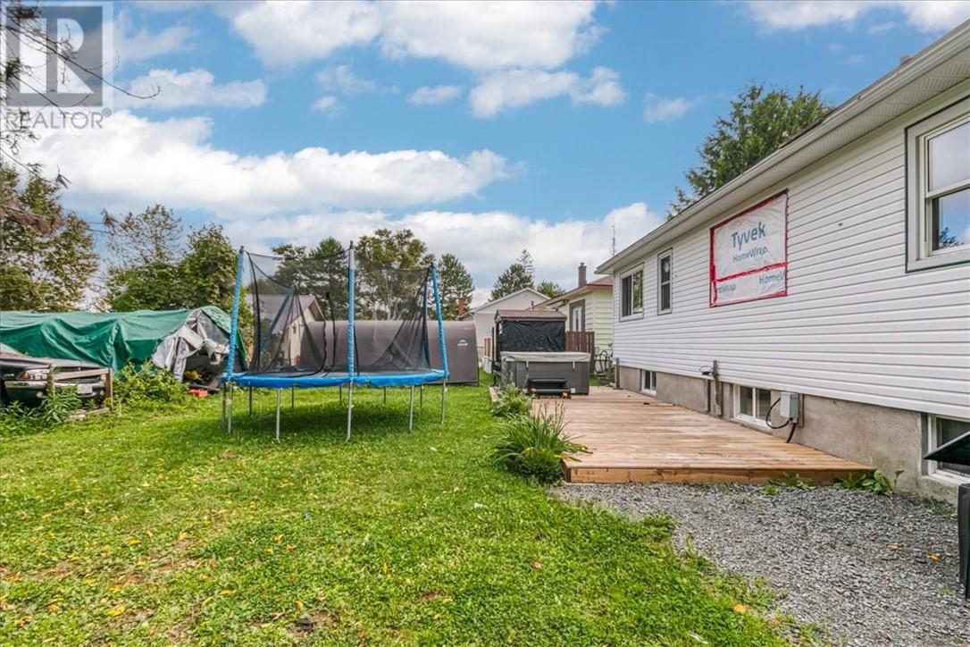 57 Pine Street, Onaping, Ontario  P0M 2R0 - Photo 5 - 2124566
