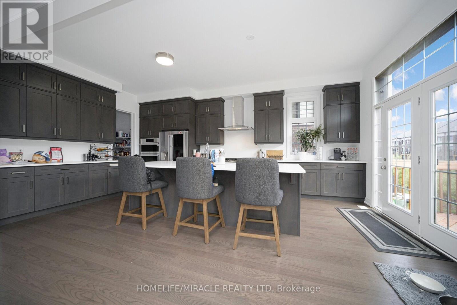 1348 Aymond Crescent, Oakville, Ontario  L6H 7G1 - Photo 17 - W12382509