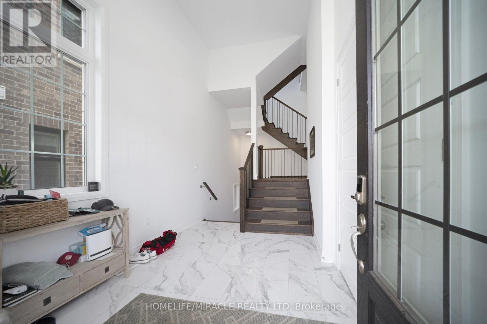 1348 Aymond Crescent, Oakville, Ontario  L6H 7G1 - Photo 8 - W12382509