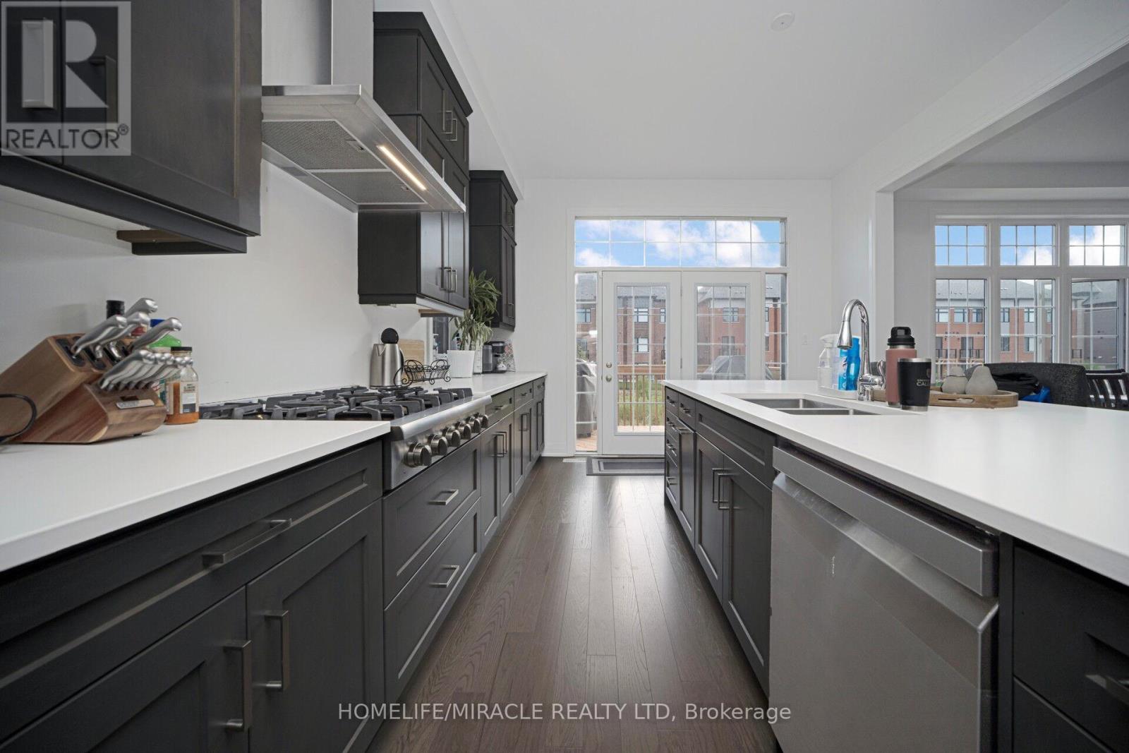 1348 Aymond Crescent, Oakville, Ontario  L6H 7G1 - Photo 21 - W12382509