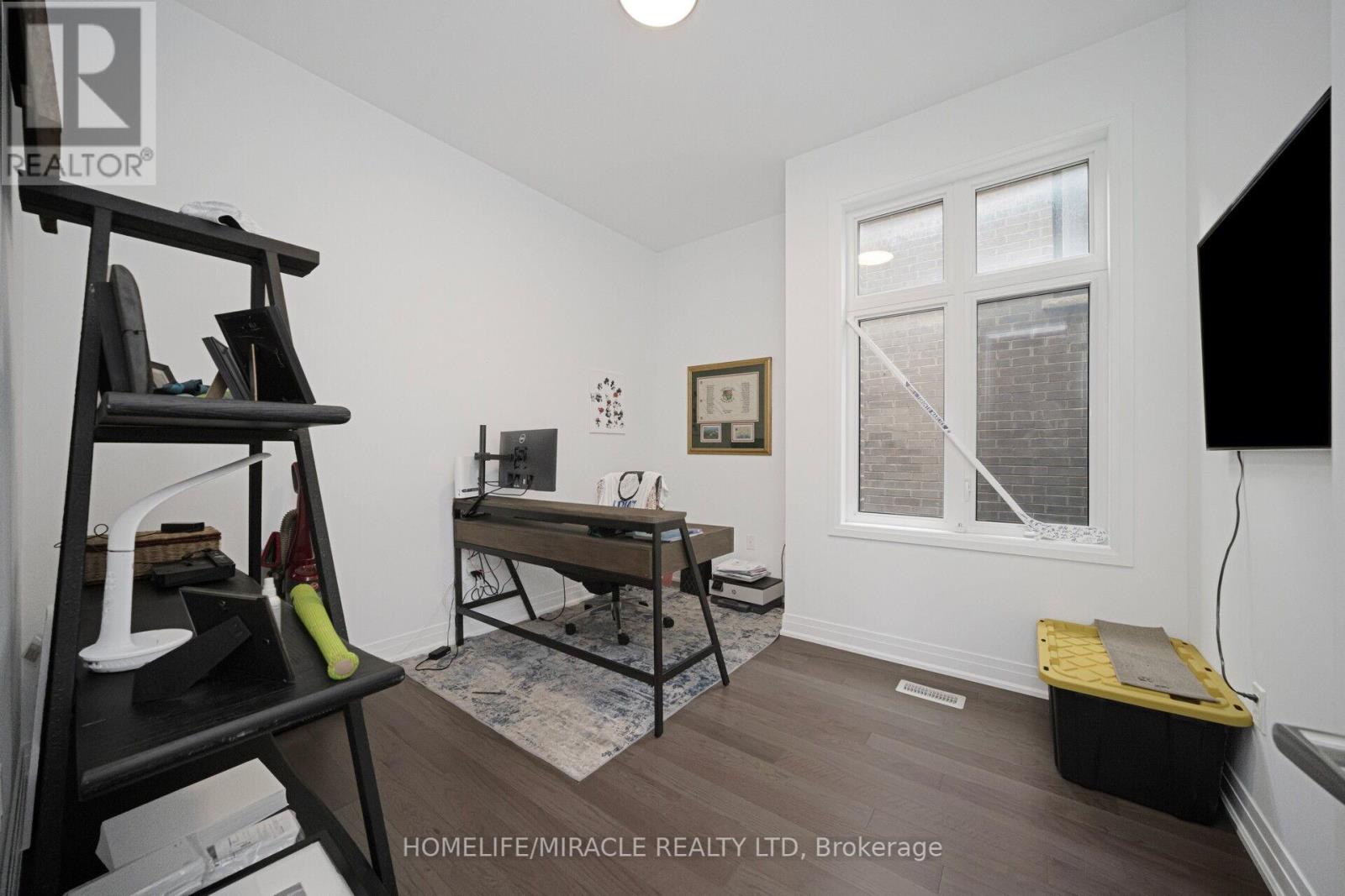 1348 Aymond Crescent, Oakville, Ontario  L6H 7G1 - Photo 12 - W12382509