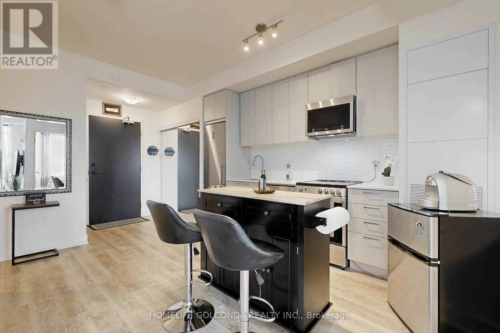 312 - 185 Deerfield Road, Newmarket (Central Newmarket), Ontario  L3Y 0G7 - Photo 8 - N12389806