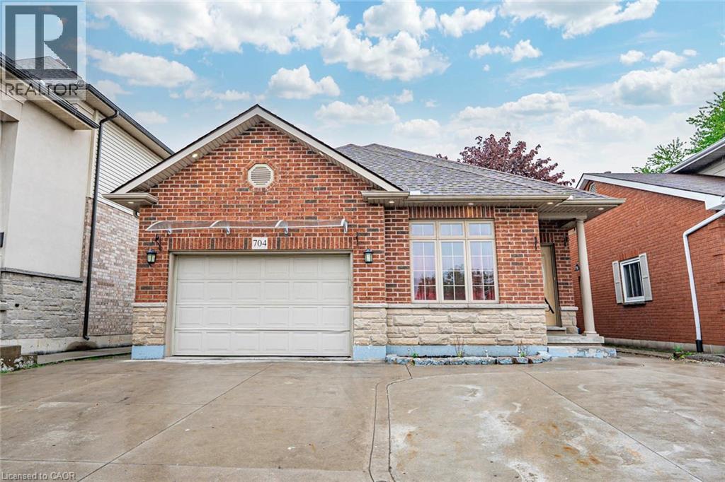 704 STONE CHURCH Road E, Hamilton, Ontario