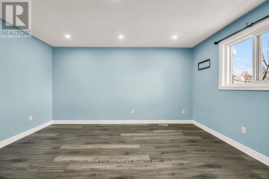 39 Blue Spruce Street, Brampton, Ontario  L6R 1C4 - Photo 21 - W12389753