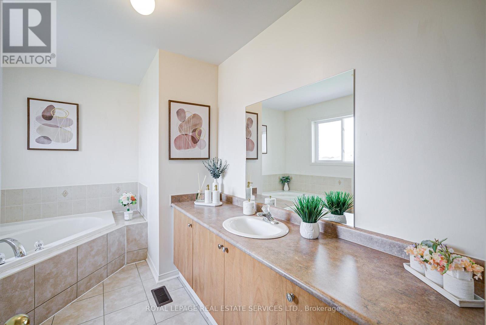 21 Duxford Street, Brampton (Credit Valley), Ontario  L6X 0S6 - Photo 17 - W12389766