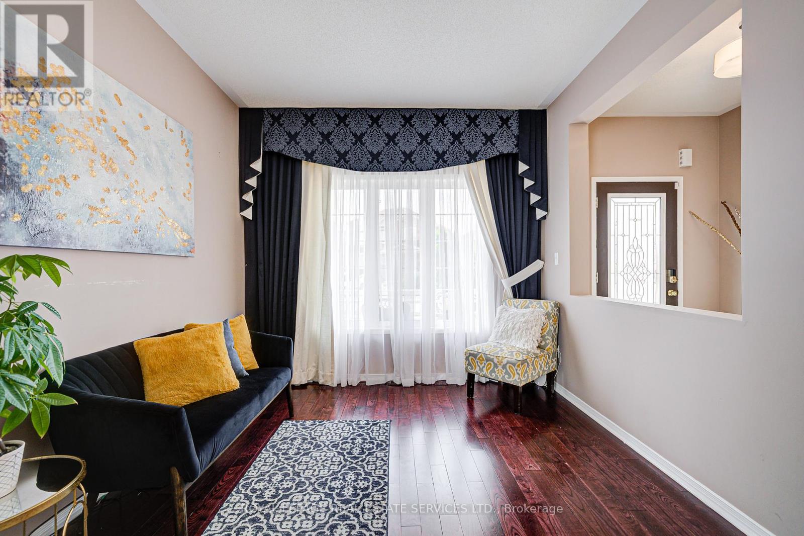 21 Duxford Street, Brampton (Credit Valley), Ontario  L6X 0S6 - Photo 3 - W12389766
