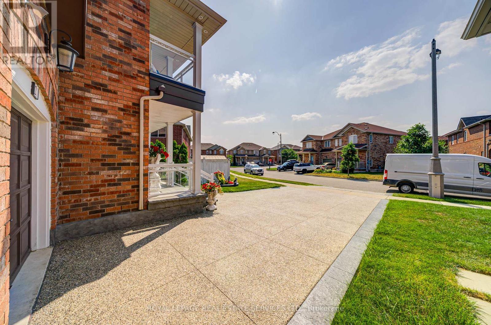 21 Duxford Street, Brampton (Credit Valley), Ontario  L6X 0S6 - Photo 39 - W12389766