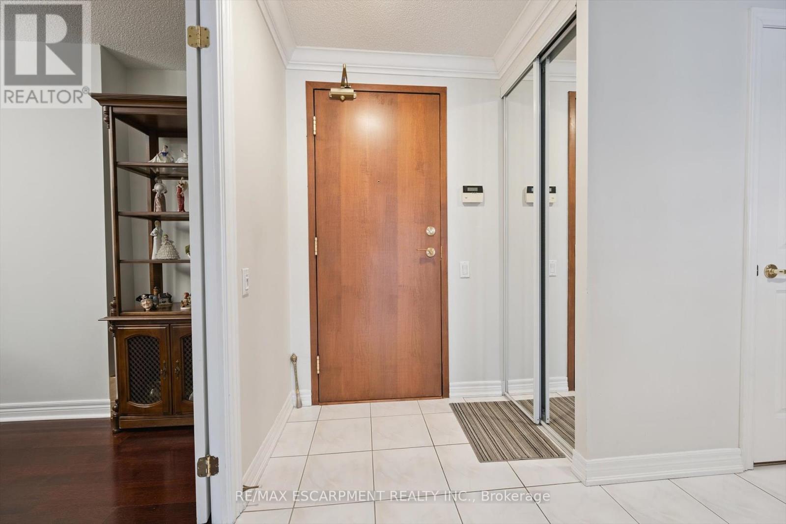 704 - 60 Old Mill Road, Oakville (Oo Old Oakville), Ontario  L6J 7V9 - Photo 6 - W12389794