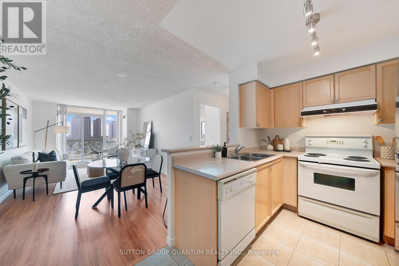 703 - 2585 Erin Centre Blvd. Boulevard, Mississauga (Central Erin Mills), Ontario  L5M 6Z7 - Photo 3 - W12389851
