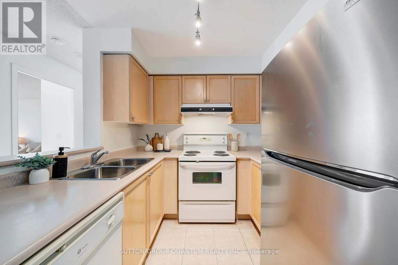 703 - 2585 Erin Centre Blvd. Boulevard, Mississauga (Central Erin Mills), Ontario  L5M 6Z7 - Photo 4 - W12389851